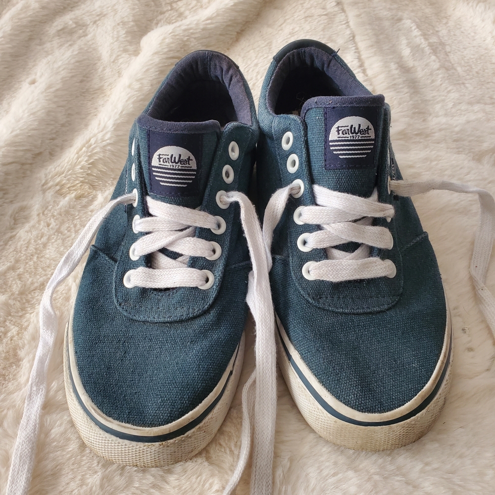 Women's Teal Blue Canvas Low-Top Sneakers with White Laces Size 7